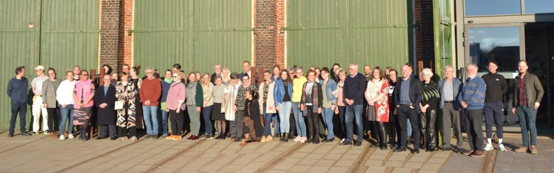 Fællesfoto foran Remisen i Brande